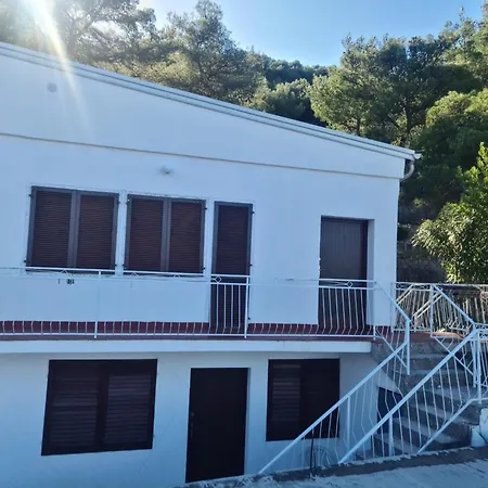 Cosy Terrace Apartment