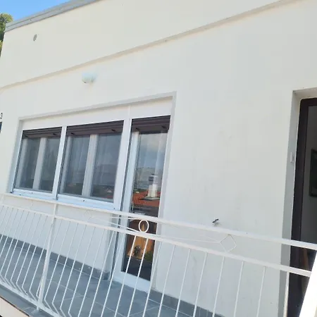 Cosy Terrace Apartment